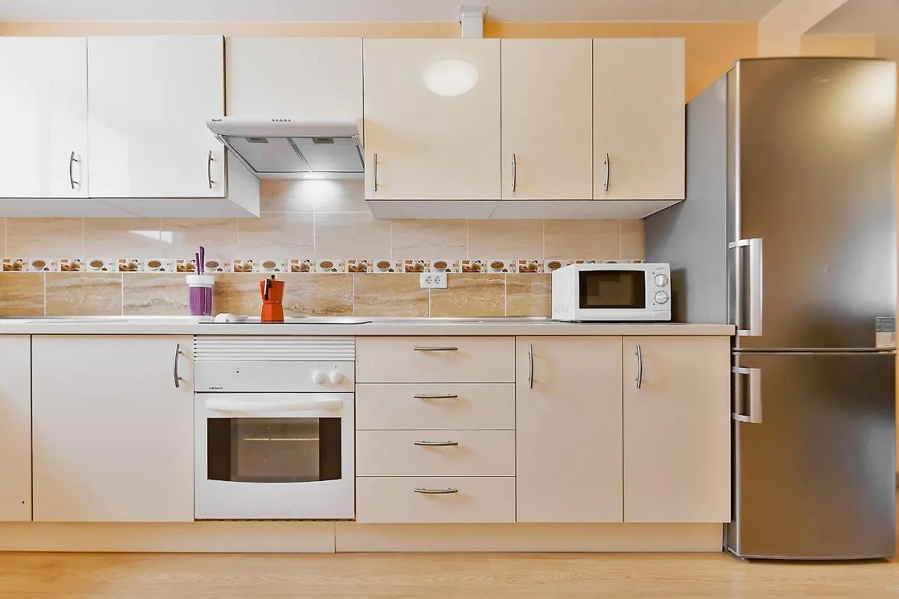 Yellow 3 Bedroom Large Apartment For 10 Guests Costa Adeje  España