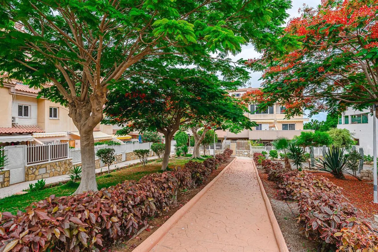 Yellow 3 Bedroom Large Apartment For 10 Guests Costa Adeje  España